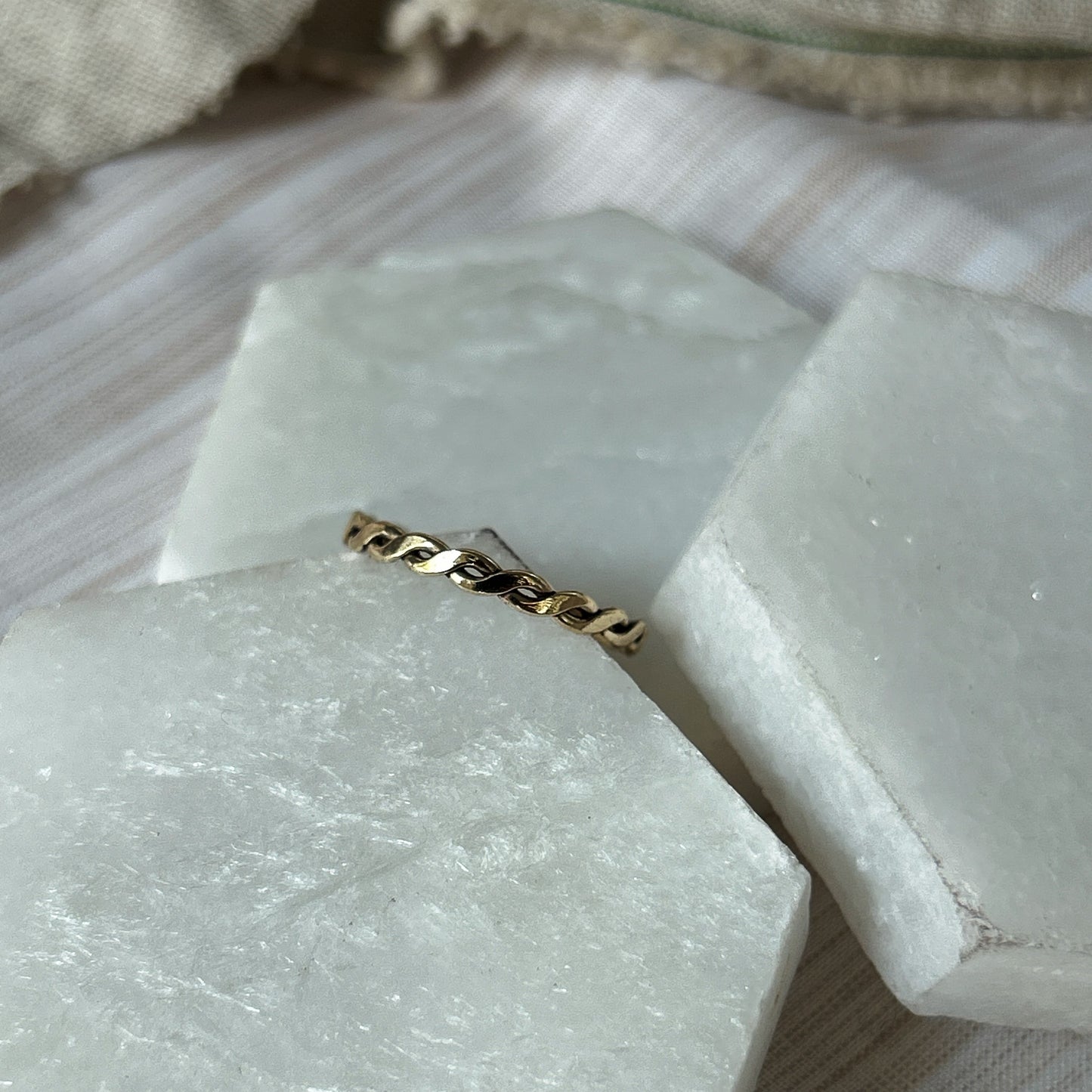 Low Profile Twist Band - Yellow Gold