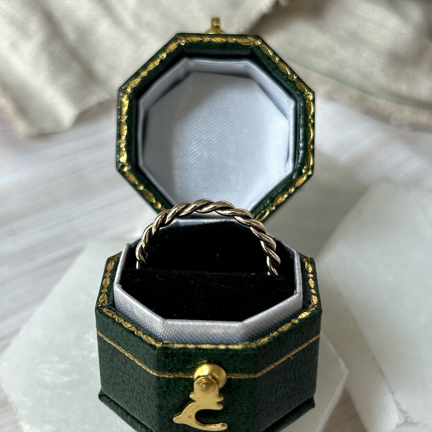 Twist Band - Yellow Gold