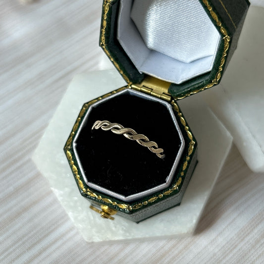 Low Profile Twist Band - Yellow Gold