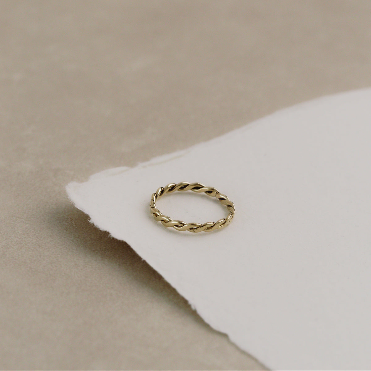 Low Profile Twist Band - Yellow Gold