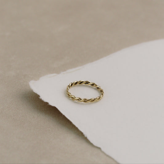 Low Profile Twist Band - Yellow Gold